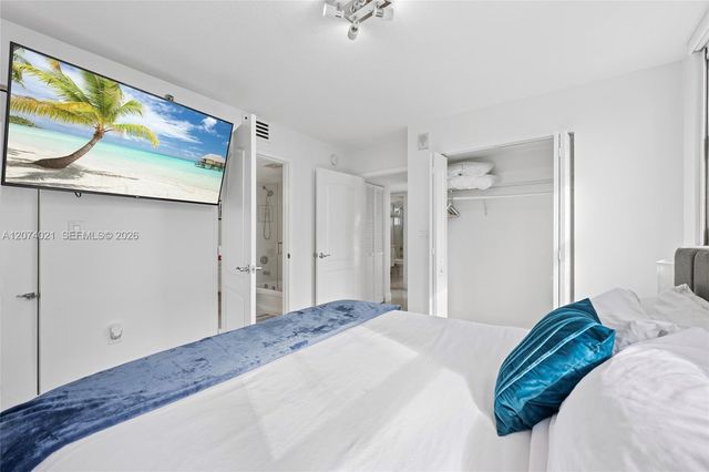 1200 Brickell Bay Drive 3701, Miami, FL 33131