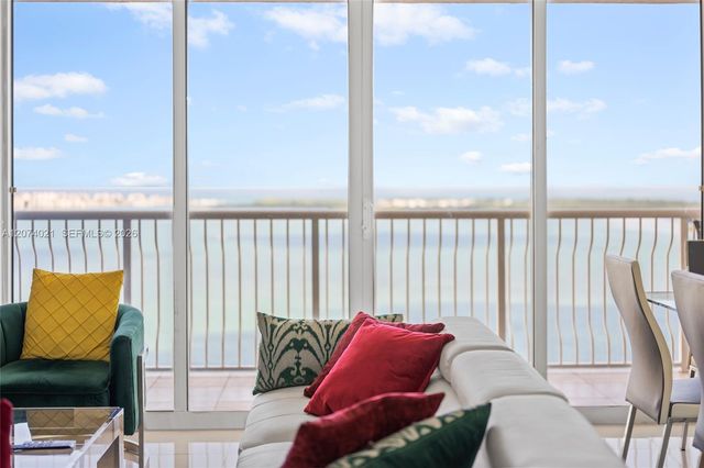 1200 Brickell Bay Drive 3701, Miami, FL 33131