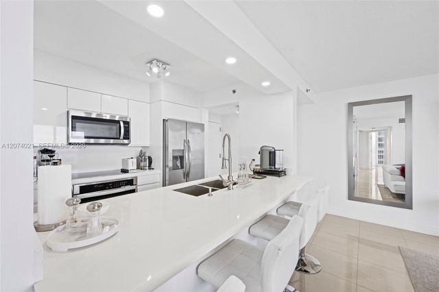1200 Brickell Bay Drive 3701, Miami, FL 33131