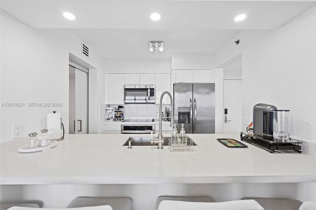 1200 Brickell Bay Drive 3701, Miami, FL 33131