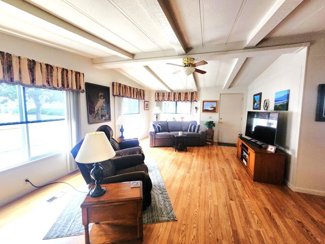 123 Waverly Drive, Grants Pass, OR 97526