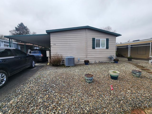 123 Waverly Drive, Grants Pass, OR 97526