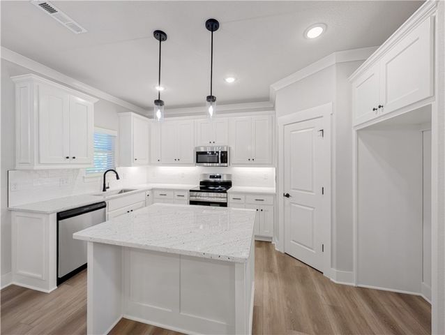 14 Pickering Drive, Bella Vista, AR 72714