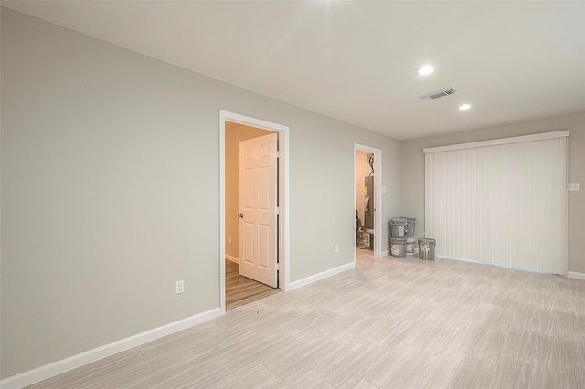 5755 Heron Drive, Houston, TX 77033