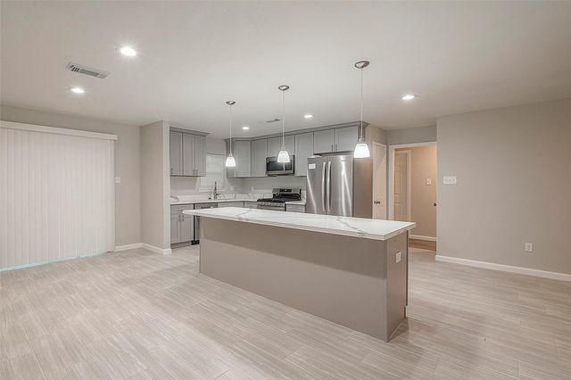 5755 Heron Drive, Houston, TX 77033