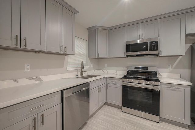 5755 Heron Drive, Houston, TX 77033