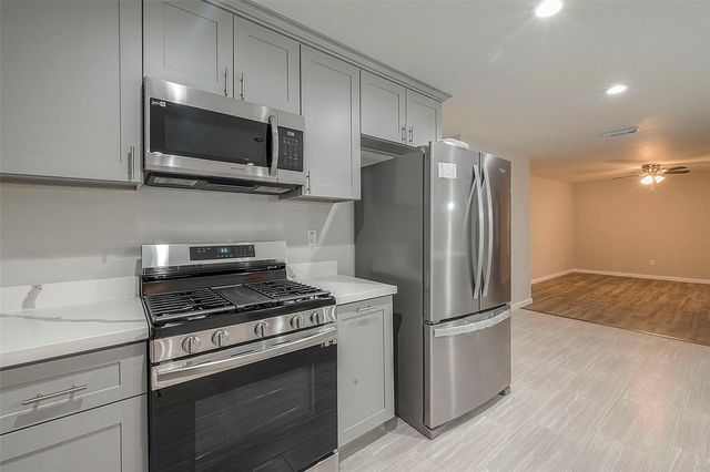 5755 Heron Drive, Houston, TX 77033