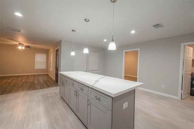 5755 Heron Drive, Houston, TX 77033