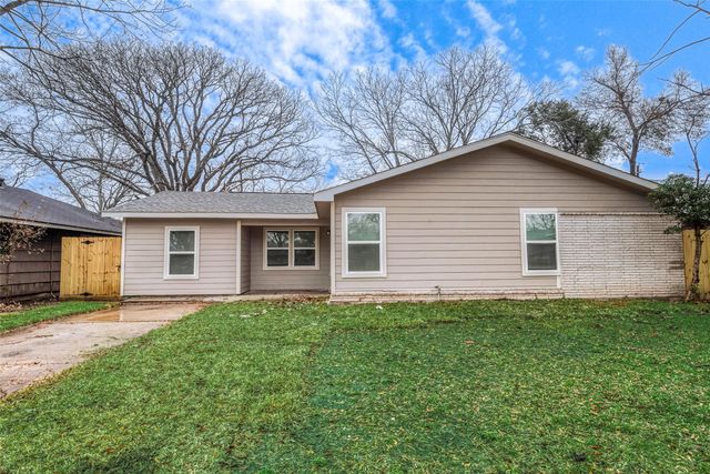 5755 Heron Drive, Houston, TX 77033