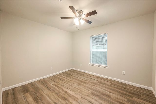 5755 Heron Drive, Houston, TX 77033