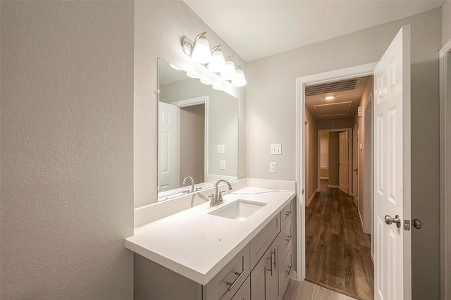 5755 Heron Drive, Houston, TX 77033