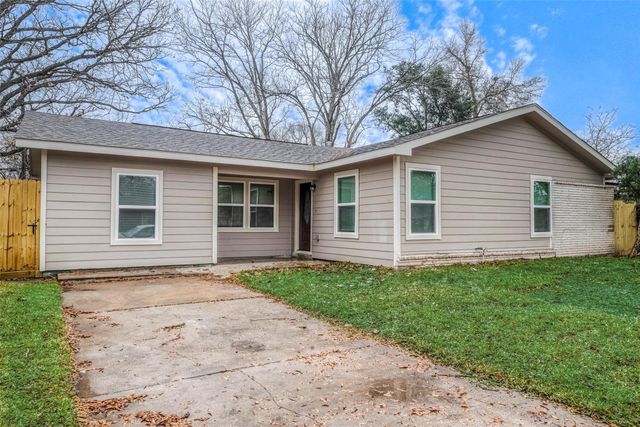 5755 Heron Drive, Houston, TX 77033