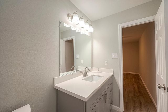 5755 Heron Drive, Houston, TX 77033