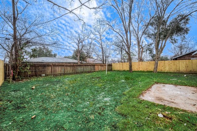 5755 Heron Drive, Houston, TX 77033