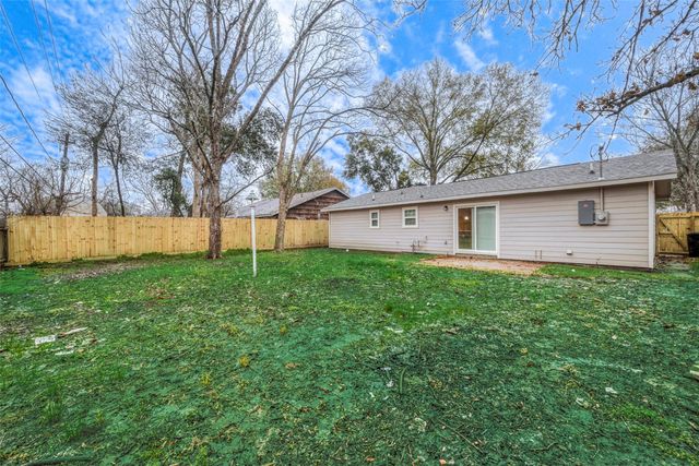 5755 Heron Drive, Houston, TX 77033