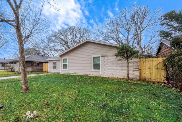 5755 Heron Drive, Houston, TX 77033