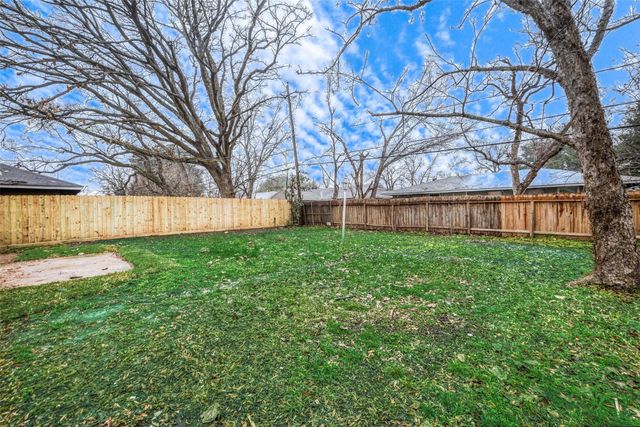 5755 Heron Drive, Houston, TX 77033