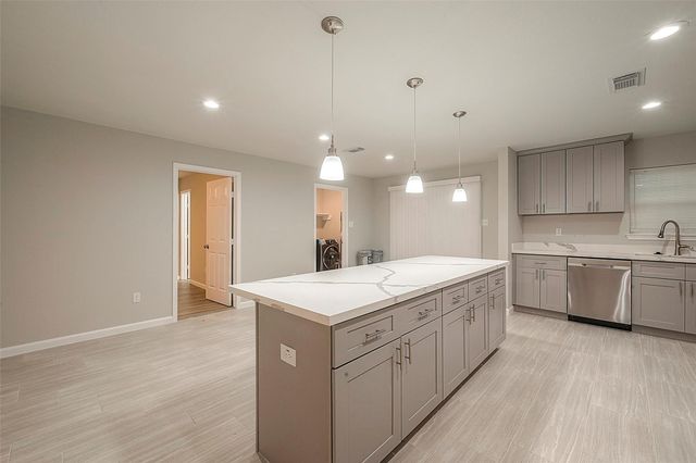 5755 Heron Drive, Houston, TX 77033