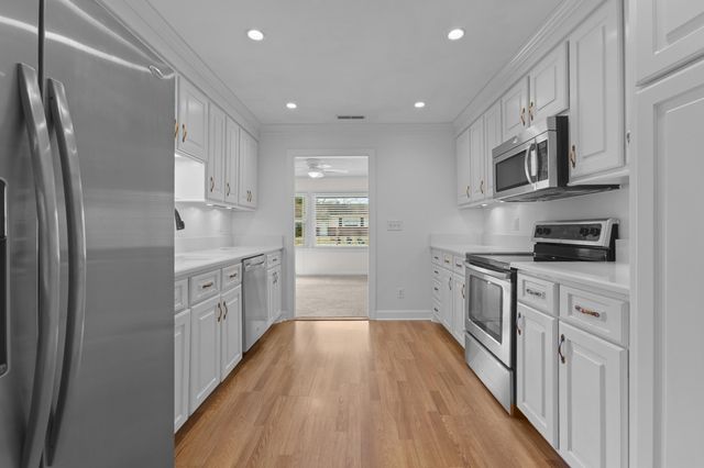 5806 Edinburgh Drive, Hanahan, SC 29410