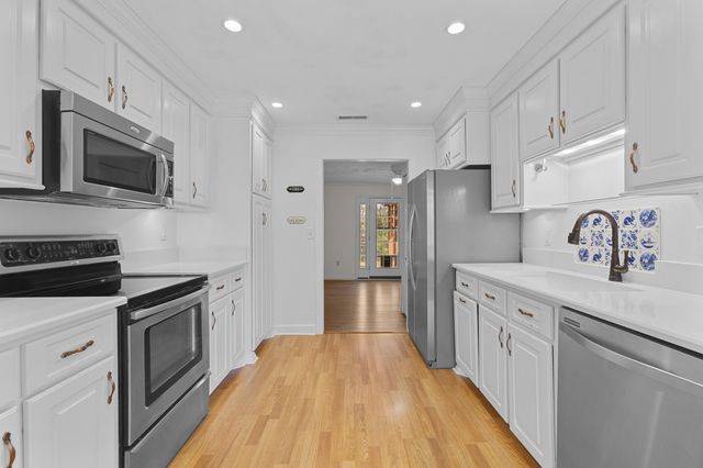 5806 Edinburgh Drive, Hanahan, SC 29410