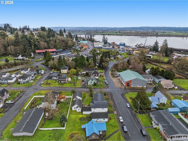 180 SECOND St, Cathlamet, WA 98612