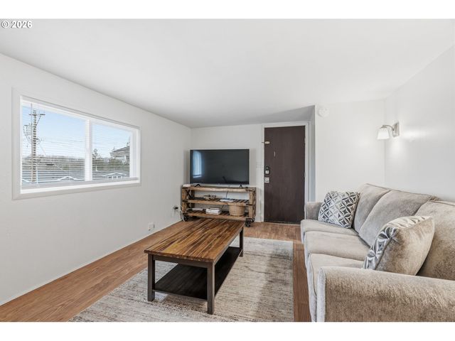 180 SECOND St, Cathlamet, WA 98612
