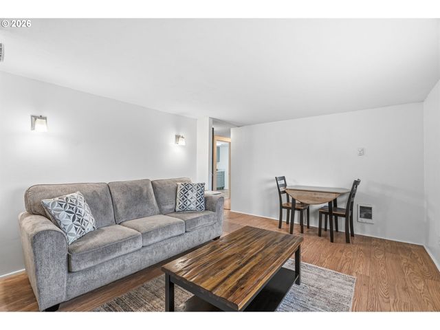 180 SECOND St, Cathlamet, WA 98612