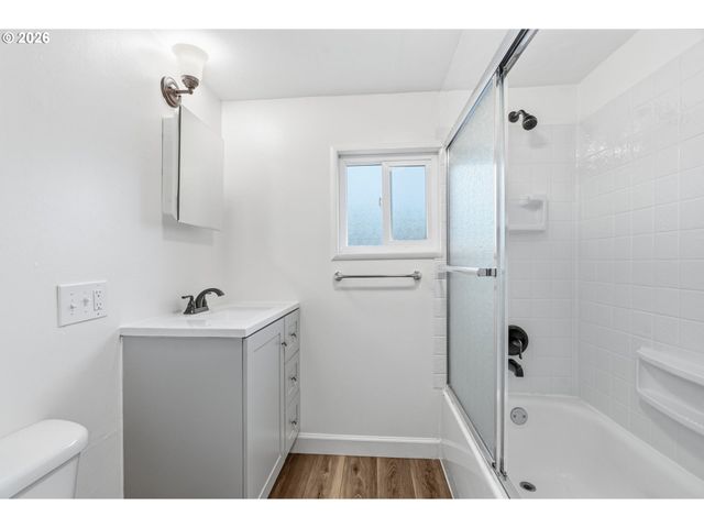 180 SECOND St, Cathlamet, WA 98612