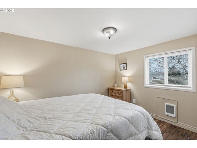 180 SECOND St, Cathlamet, WA 98612