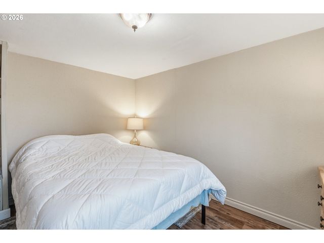180 SECOND St, Cathlamet, WA 98612