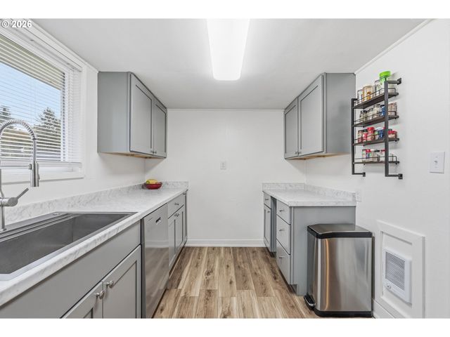 180 SECOND St, Cathlamet, WA 98612