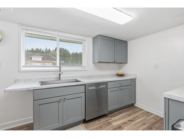 180 SECOND St, Cathlamet, WA 98612