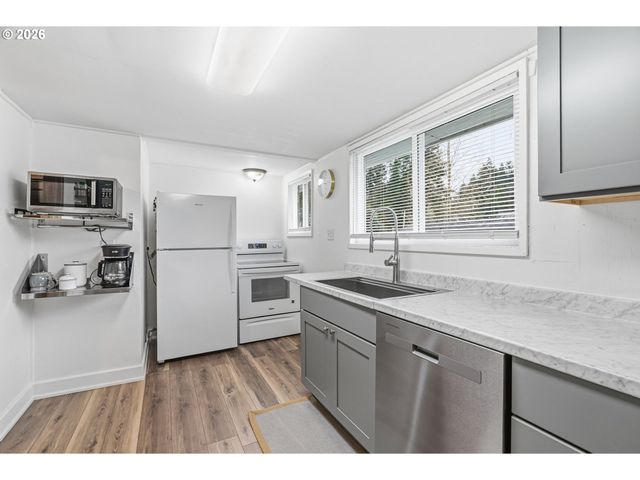 180 SECOND St, Cathlamet, WA 98612