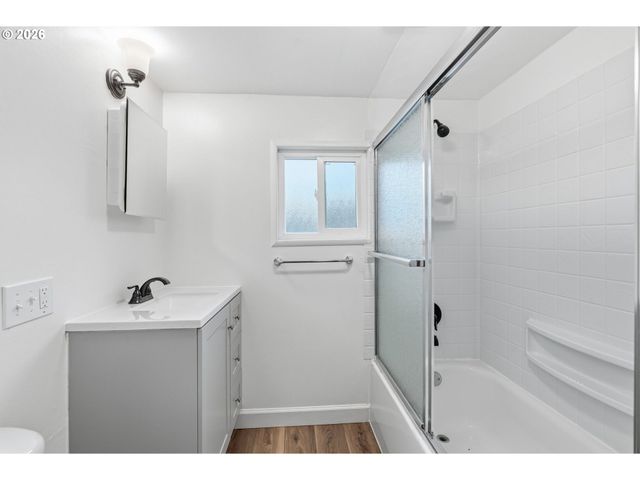 180 SECOND St, Cathlamet, WA 98612