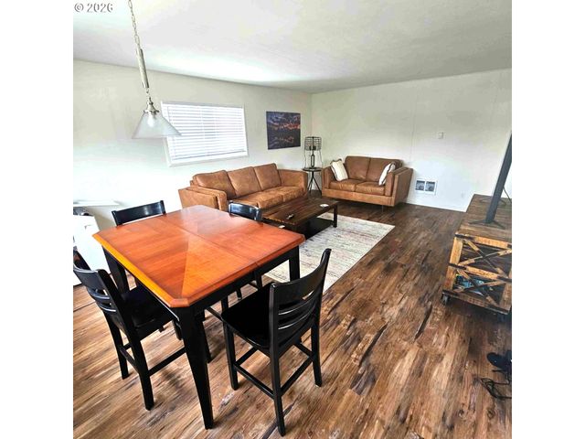 180 SECOND St, Cathlamet, WA 98612
