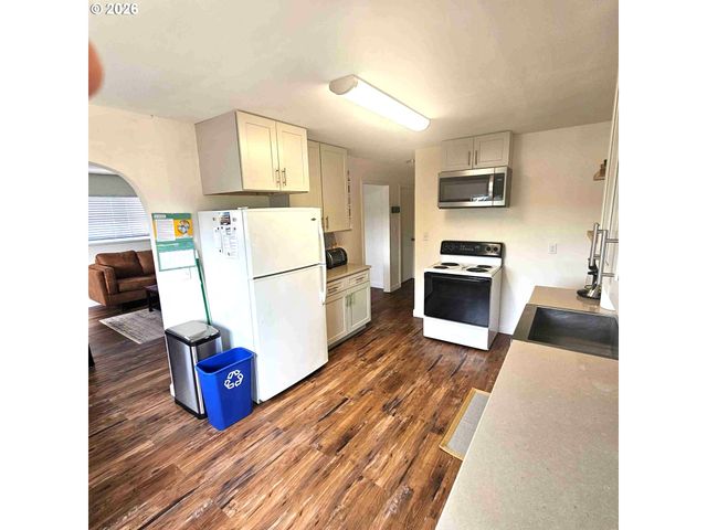 180 SECOND St, Cathlamet, WA 98612