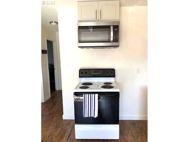 180 SECOND St, Cathlamet, WA 98612