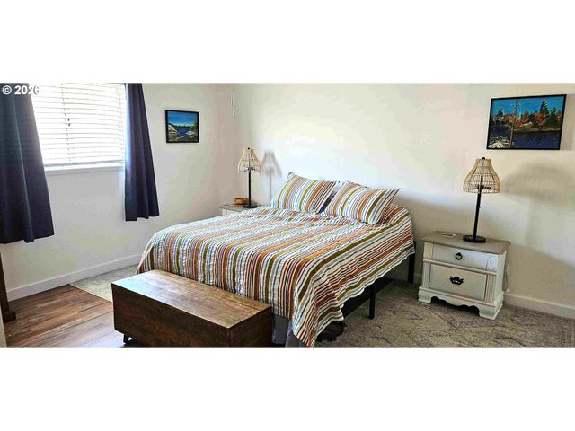 180 SECOND St, Cathlamet, WA 98612