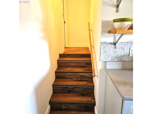 180 SECOND St, Cathlamet, WA 98612