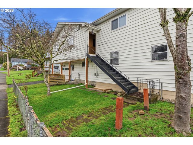 180 SECOND St, Cathlamet, WA 98612