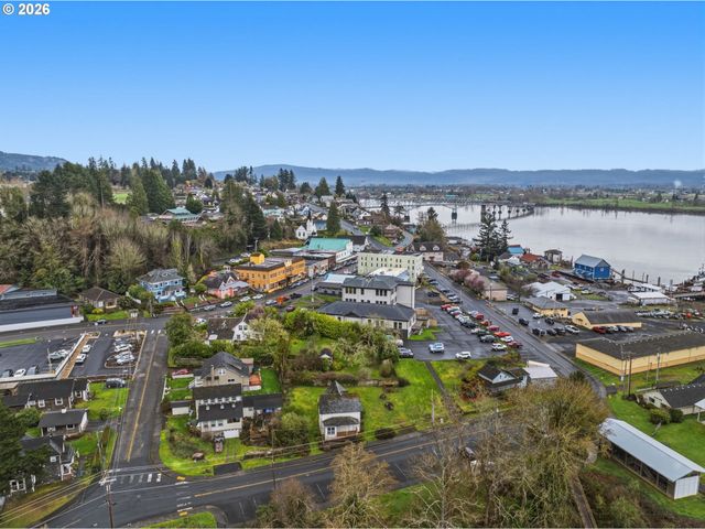 180 SECOND St, Cathlamet, WA 98612