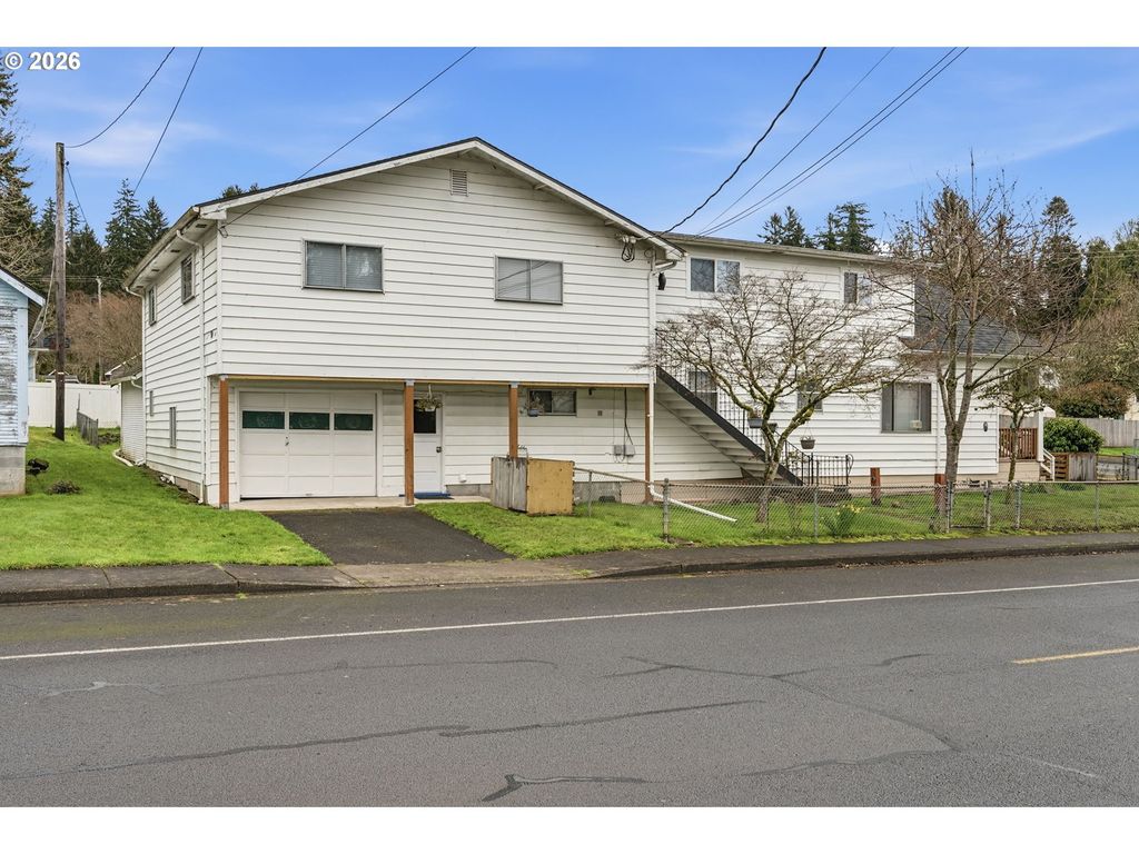 180 SECOND St, Cathlamet, WA 98612
