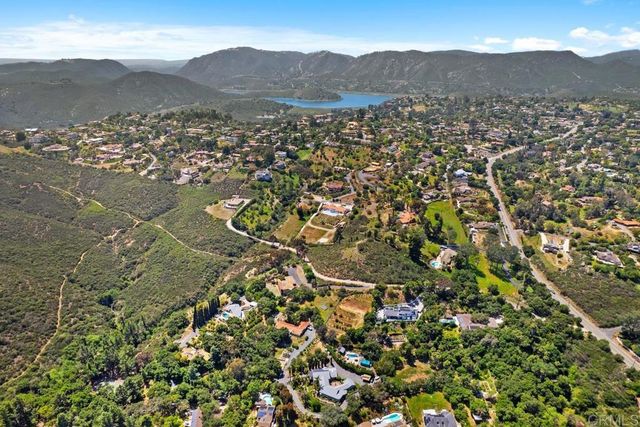 713 Quiet Hills Farm Road, Escondido, CA 92029