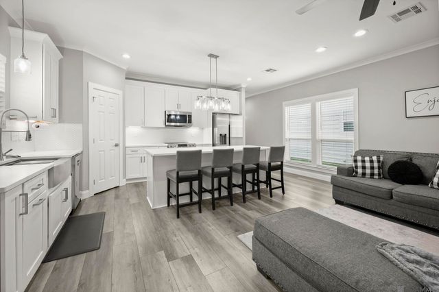 820 S Audubon Place Ave, Gonzales, LA 70737