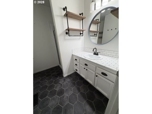 16610 Se HAROLD Ave, Milwaukie, OR 97267