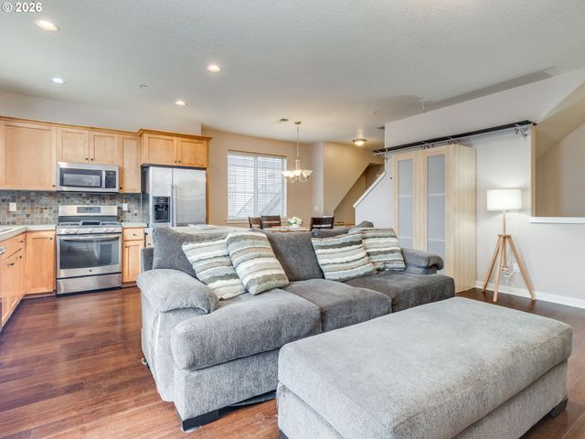 8139 Ne ROCKNE Way, Hillsboro, OR 97006