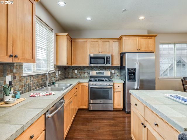 8139 Ne ROCKNE Way, Hillsboro, OR 97006