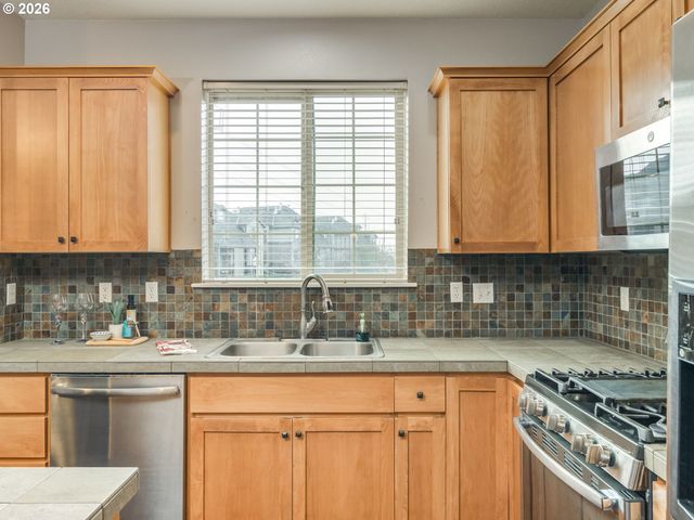 8139 Ne ROCKNE Way, Hillsboro, OR 97006