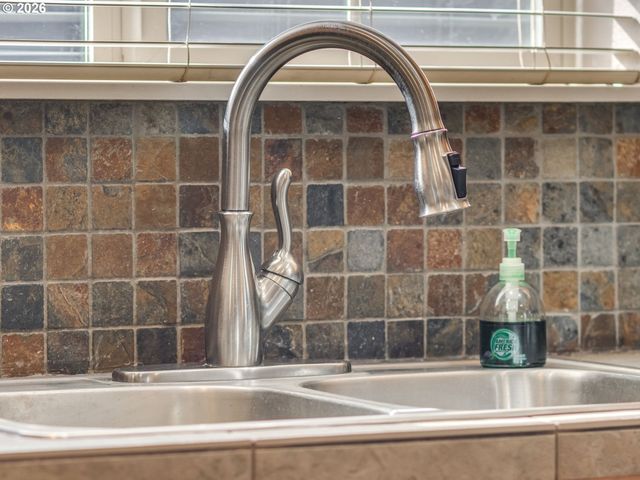 8139 Ne ROCKNE Way, Hillsboro, OR 97006