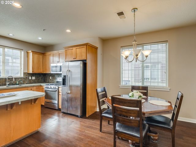 8139 Ne ROCKNE Way, Hillsboro, OR 97006